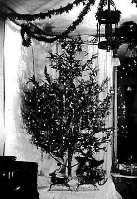 Today in Tech History (December 22, 1882): The First Electric Christmas Tree Lights Were Lit!