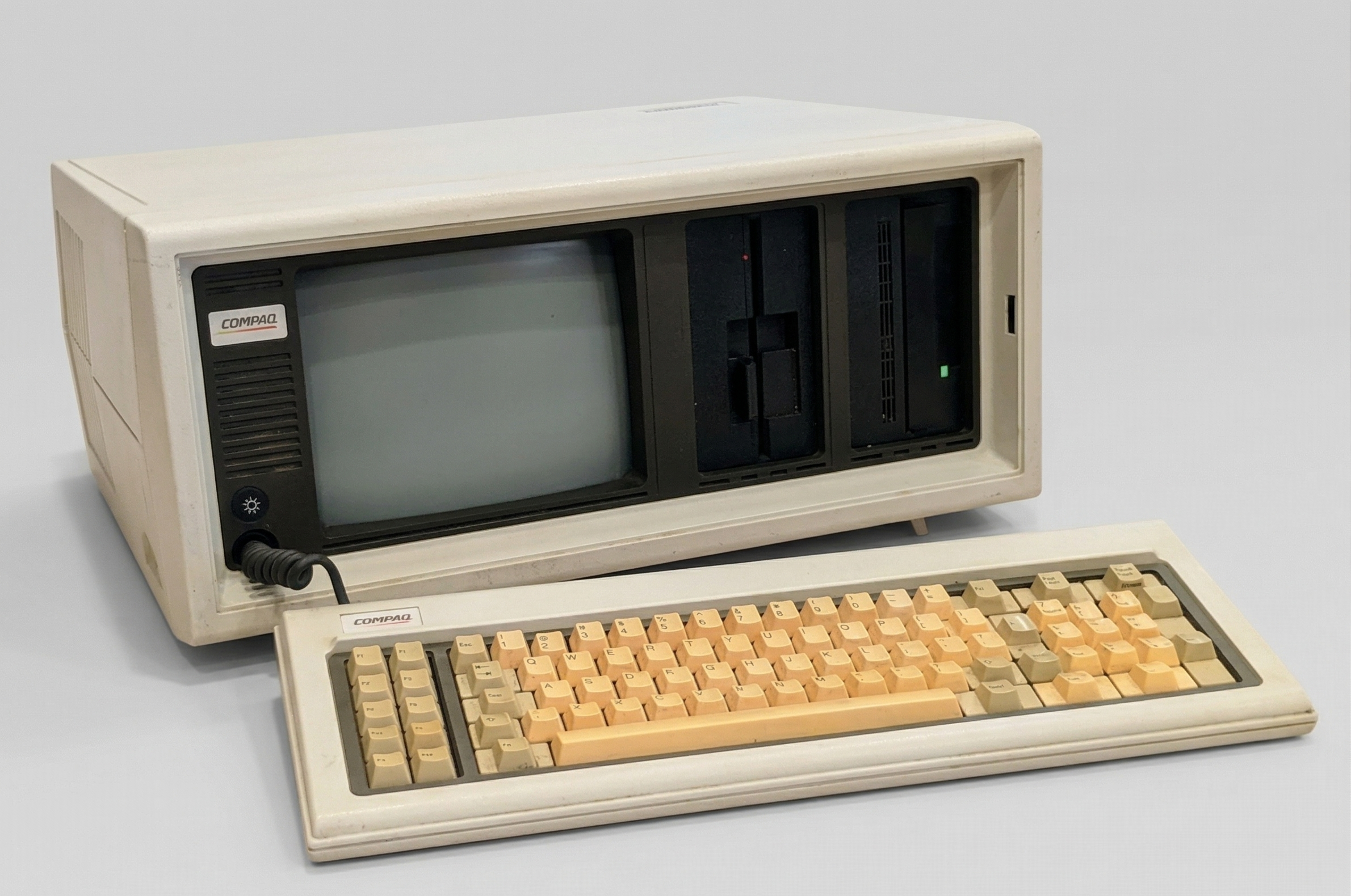 1983 Computer Technology Compaq Portable (1983) – Westport Tech Museum