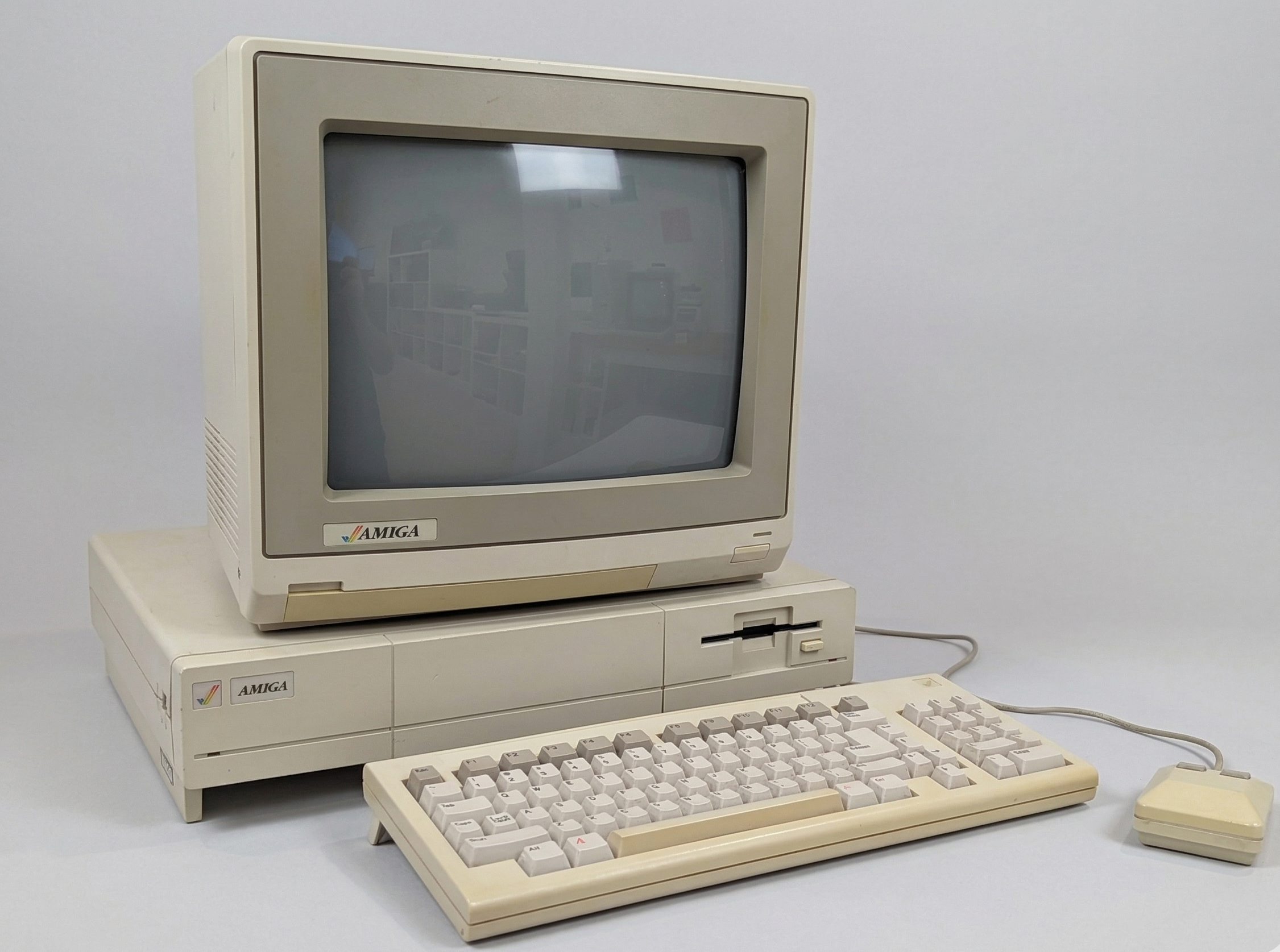 Commodore Amiga 1000 (1985-1987) – Westport Tech Museum