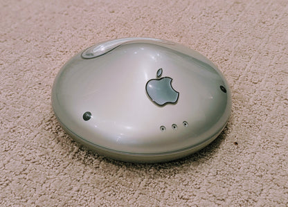 Apple iBook G3 Clamshell "Blueberry" & Apple AirPort Base Station "Graphite" (1999-2001)