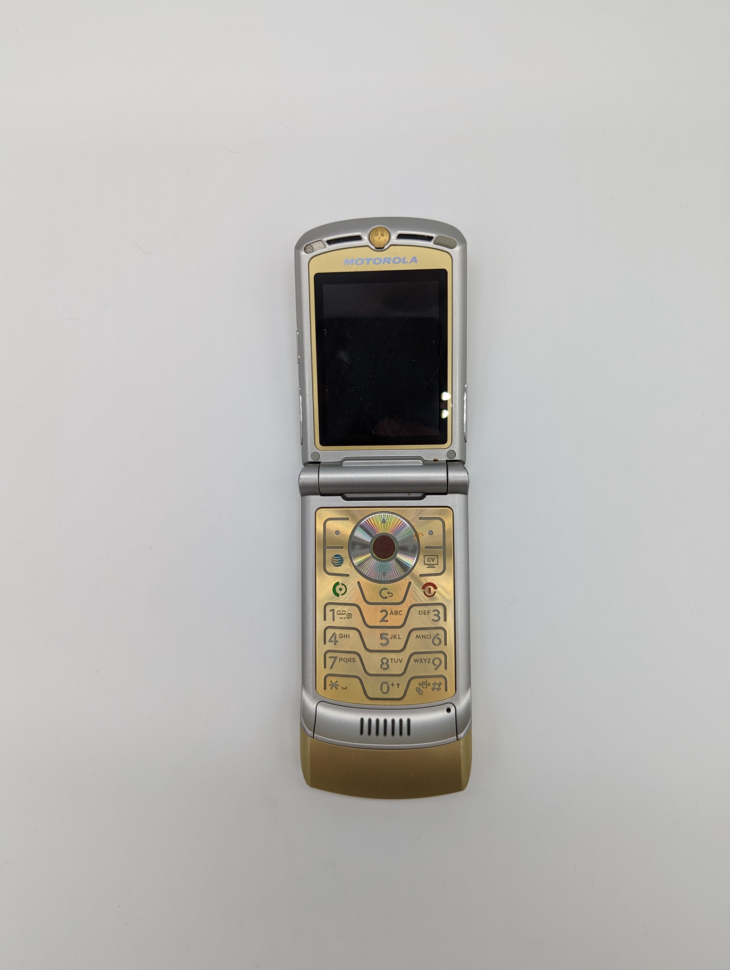 Motorola StarTAC 130 Razr V3 Iconic Flip Phones Of The 90s 2000s motorola-startac-130-razr-v3-iconic-flip-phones-of-the-90s-2000s